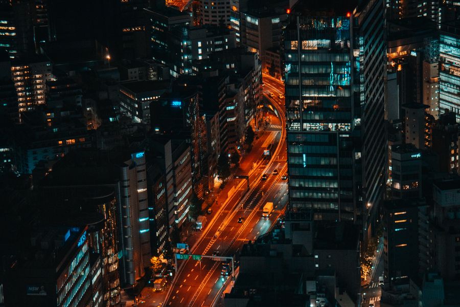繁华十字路口的夜景航拍